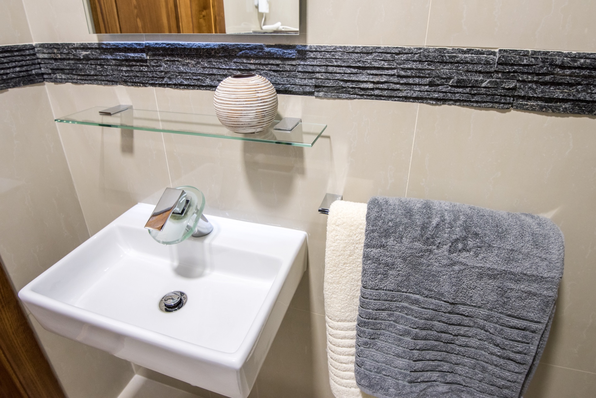 Pokoj 04 — koupelna